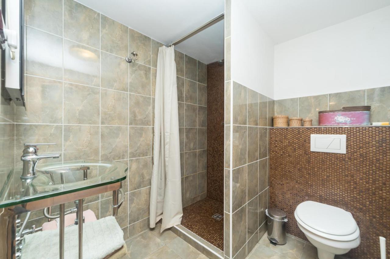 Budyne Apartment Budyne nad Ohri Esterno foto
