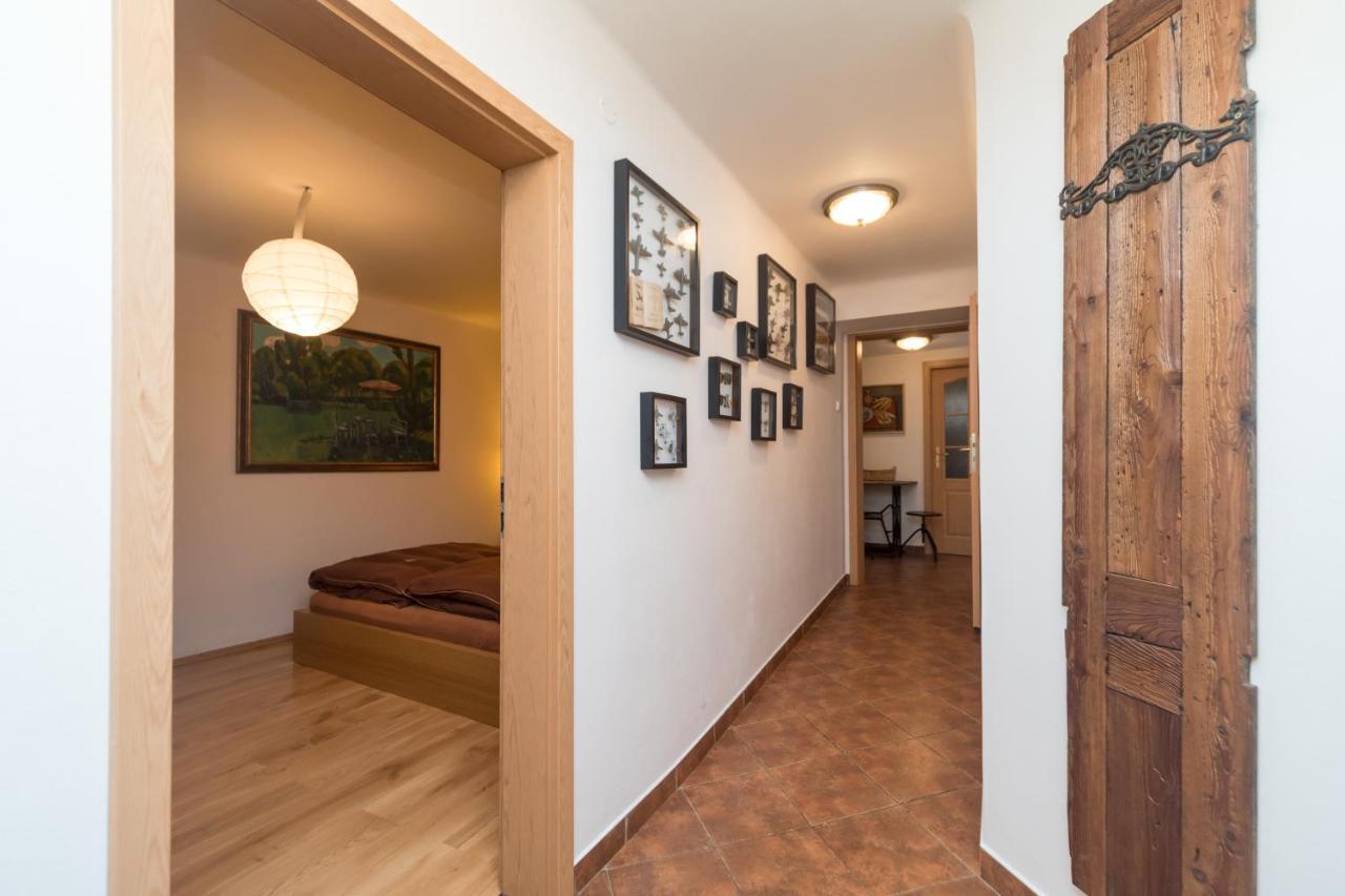 Budyne Apartment Budyne nad Ohri Esterno foto