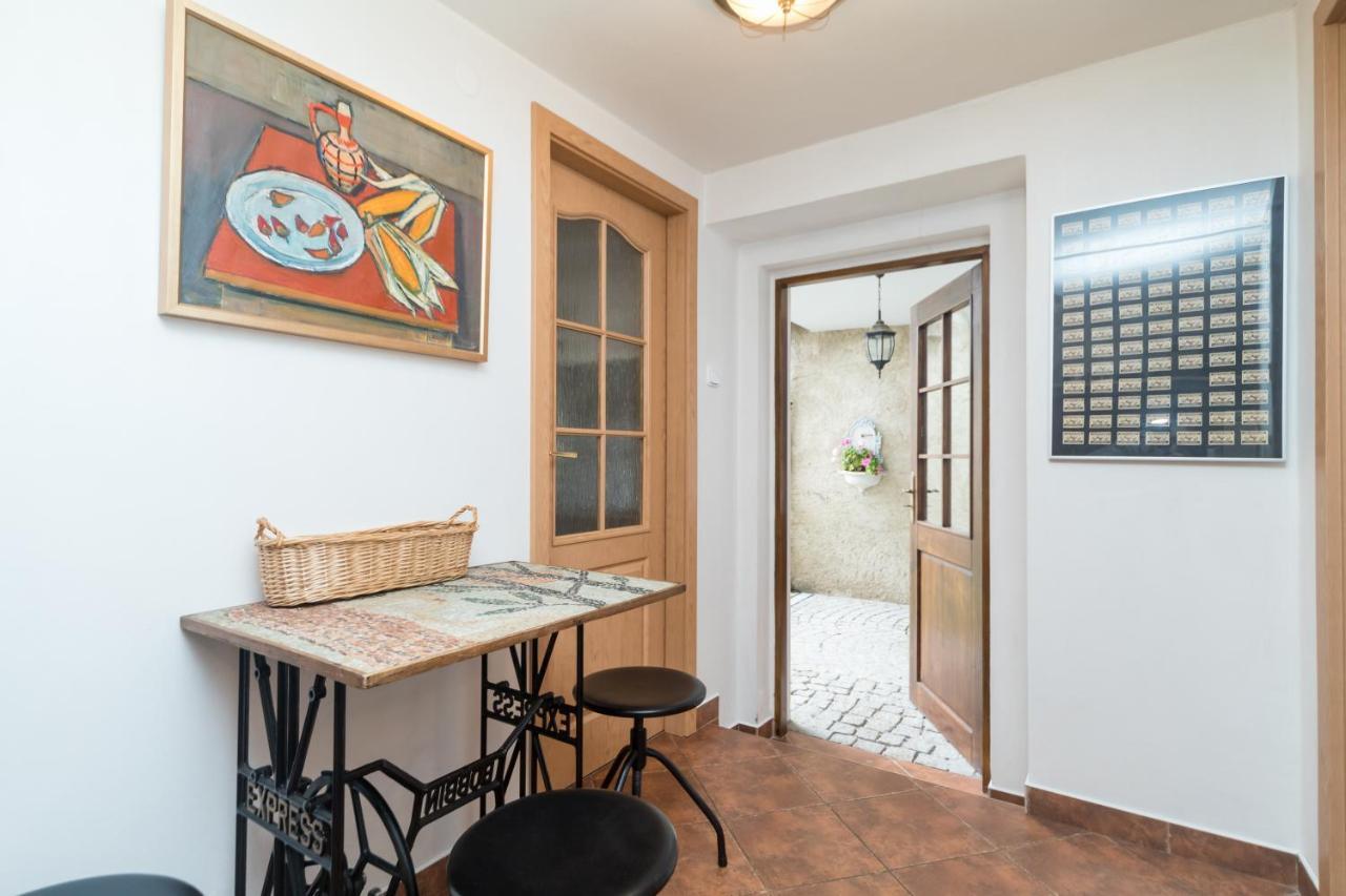 Budyne Apartment Budyne nad Ohri Esterno foto